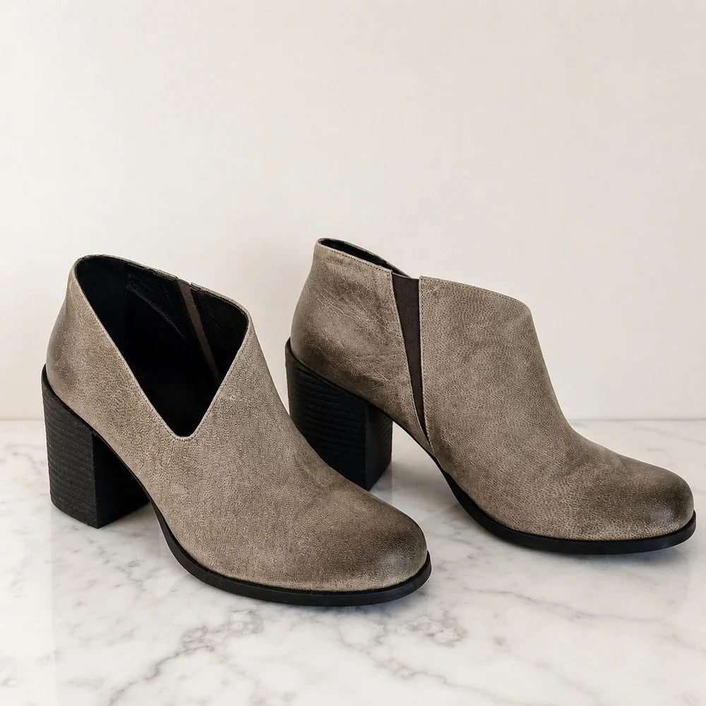 Free People NEW Terrah Gray Taupe Leather Cut-out Chunky Heel Boot Size 38 8